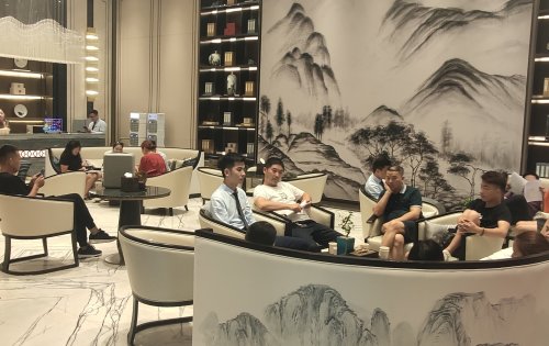 周五下午4点，看房办手续的络绎不绝(图3)